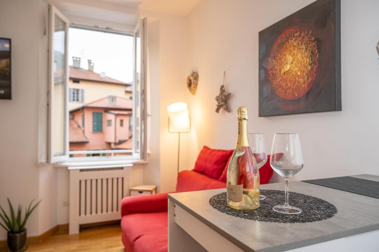 Portatorre Suite, A Charming Apartment In The Heart Of Como, Free Private Parking, Air Conditioning & More! Buitenkant foto
