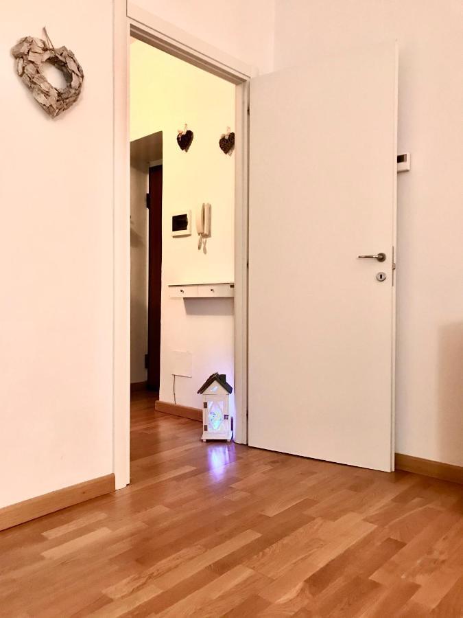 Portatorre Suite, A Charming Apartment In The Heart Of Como, Free Private Parking, Air Conditioning & More! Buitenkant foto