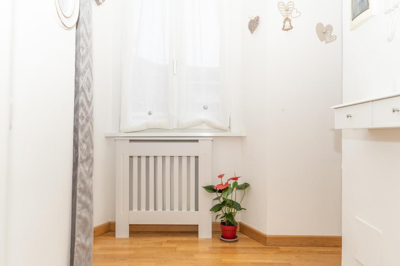 Portatorre Suite, A Charming Apartment In The Heart Of Como, Free Private Parking, Air Conditioning & More! Buitenkant foto