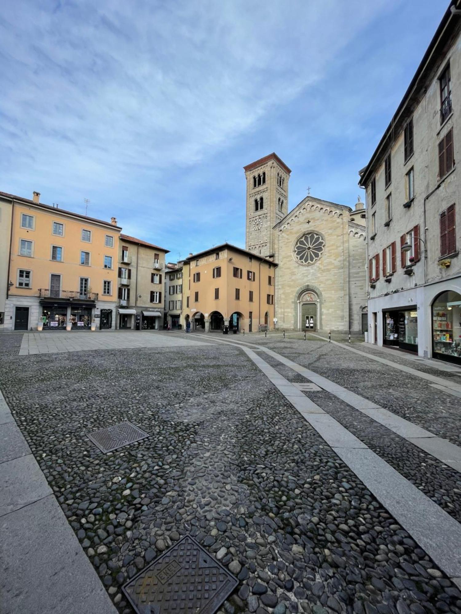 Portatorre Suite, A Charming Apartment In The Heart Of Como, Free Private Parking, Air Conditioning & More! Buitenkant foto