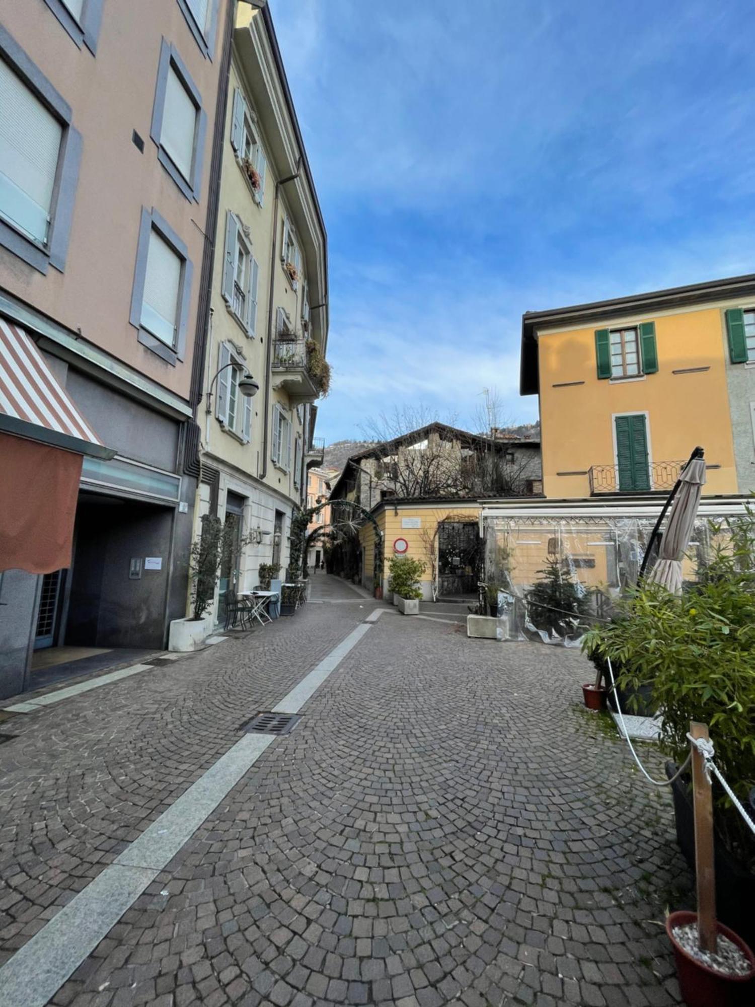 Portatorre Suite, A Charming Apartment In The Heart Of Como, Free Private Parking, Air Conditioning & More! Buitenkant foto