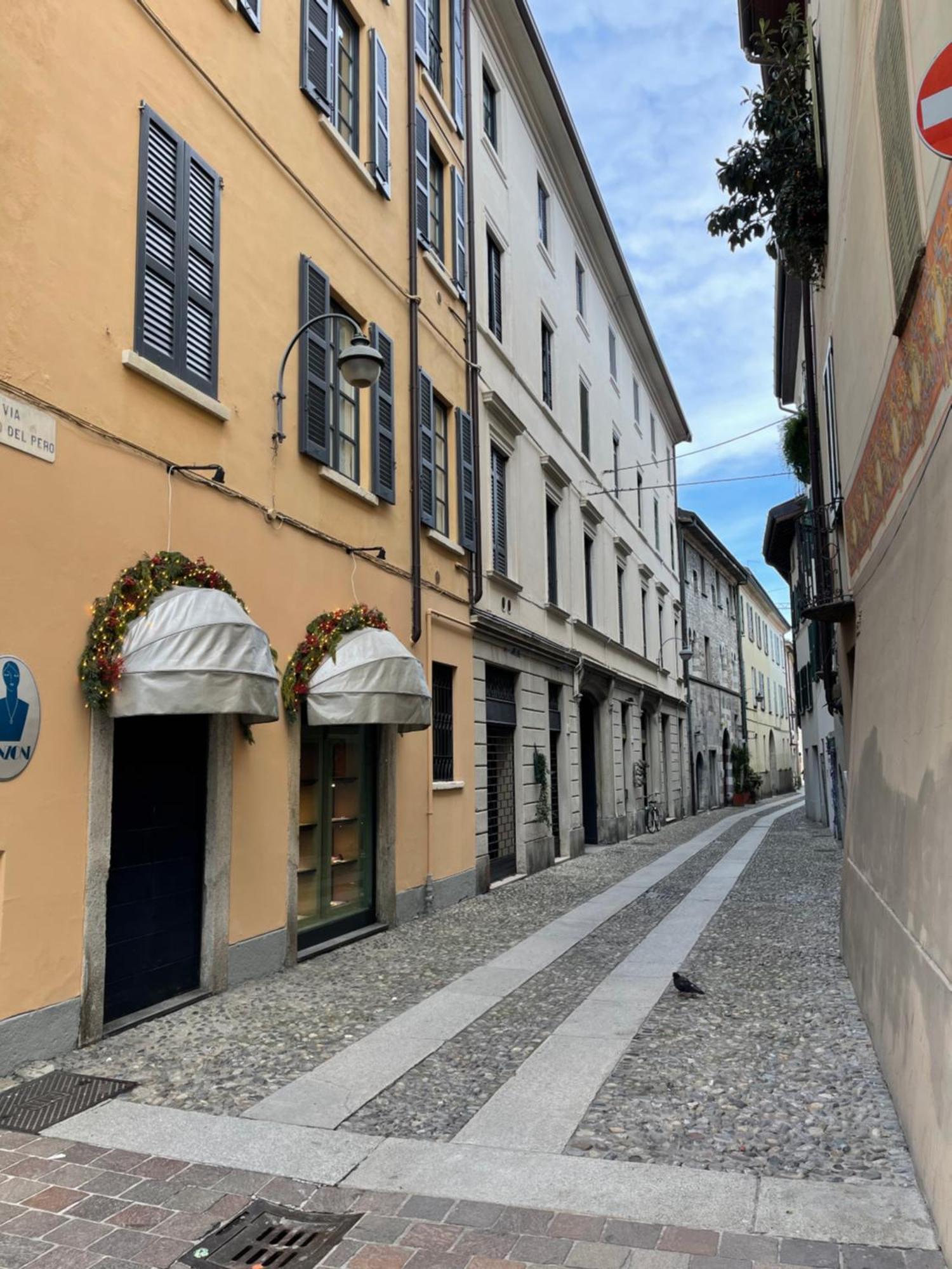 Portatorre Suite, A Charming Apartment In The Heart Of Como, Free Private Parking, Air Conditioning & More! Buitenkant foto