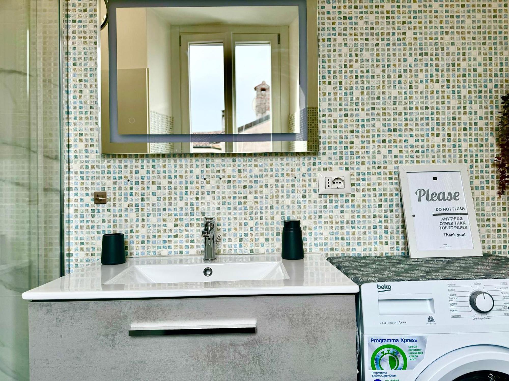 Portatorre Suite, A Charming Apartment In The Heart Of Como, Free Private Parking, Air Conditioning & More! Buitenkant foto