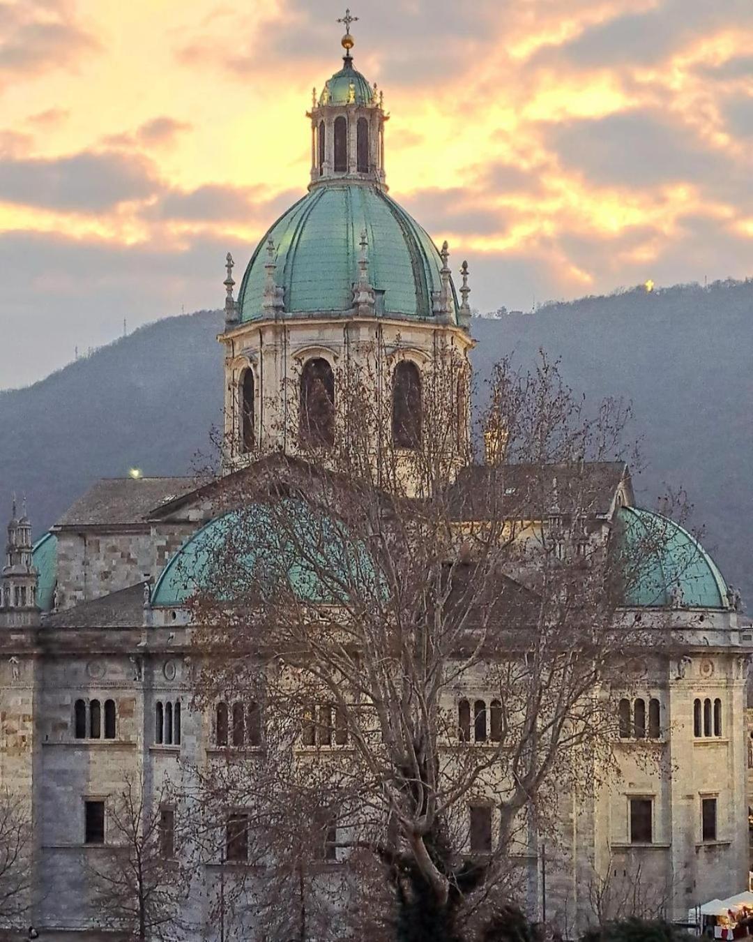 Portatorre Suite, A Charming Apartment In The Heart Of Como, Free Private Parking, Air Conditioning & More! Buitenkant foto