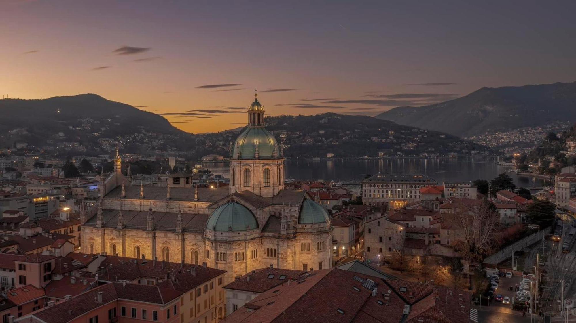 Portatorre Suite, A Charming Apartment In The Heart Of Como, Free Private Parking, Air Conditioning & More! Buitenkant foto