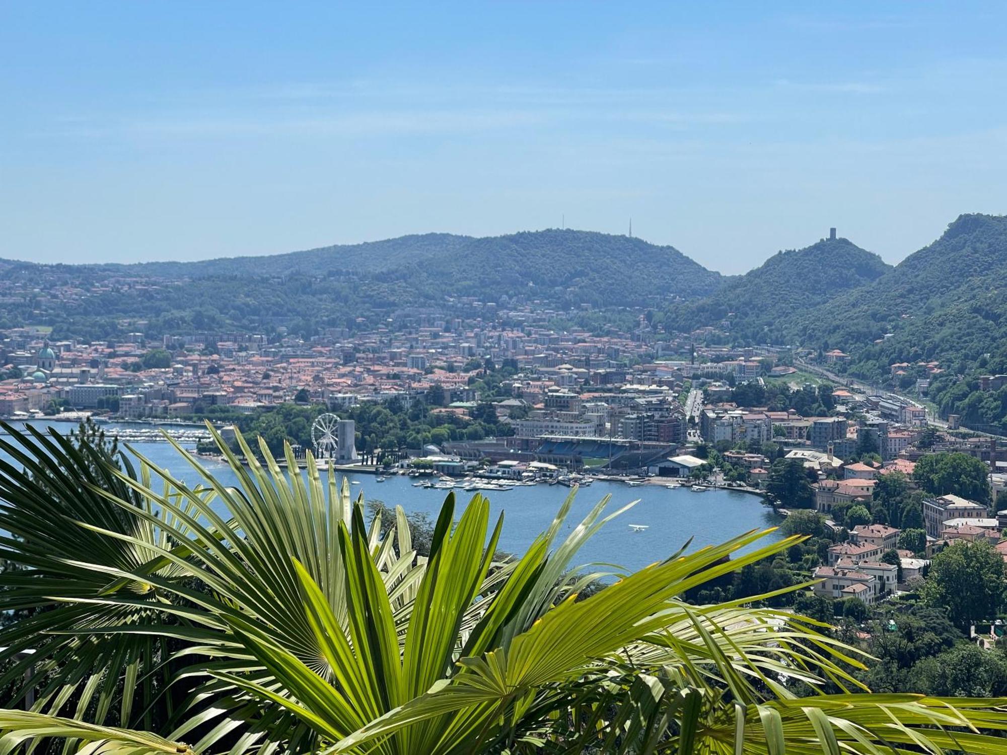 Portatorre Suite, A Charming Apartment In The Heart Of Como, Free Private Parking, Air Conditioning & More! Buitenkant foto