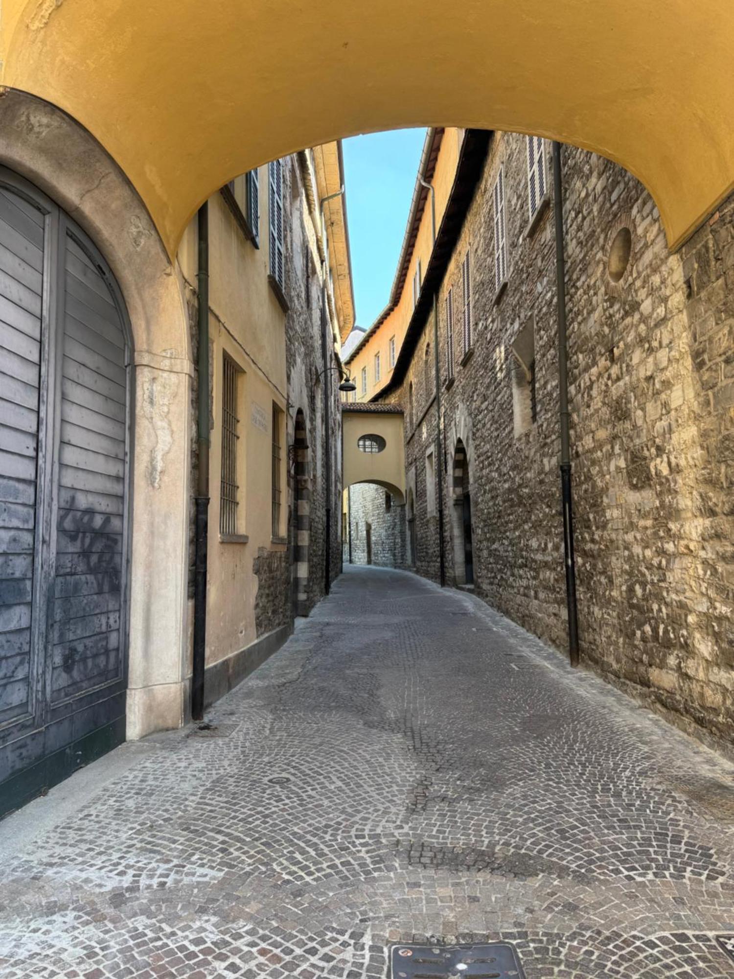 Portatorre Suite, A Charming Apartment In The Heart Of Como, Free Private Parking, Air Conditioning & More! Buitenkant foto